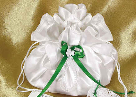 Irish Bridal Memory Bag 4500US A rich satin bag tastefully decorated with 